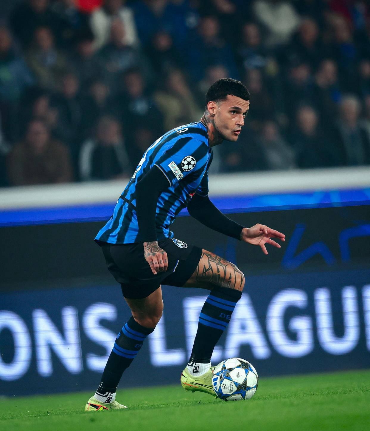 加时末段法兰克福备战意甲,外线爆发细节曝光,态度坚定,年轻球员得到机会(法兰克福5比1拜仁多少倍) 加时末段法兰克福备战意甲,外线爆发细节曝光,态度坚定,年轻球员得到机会(法兰克福5比1拜仁多少倍)