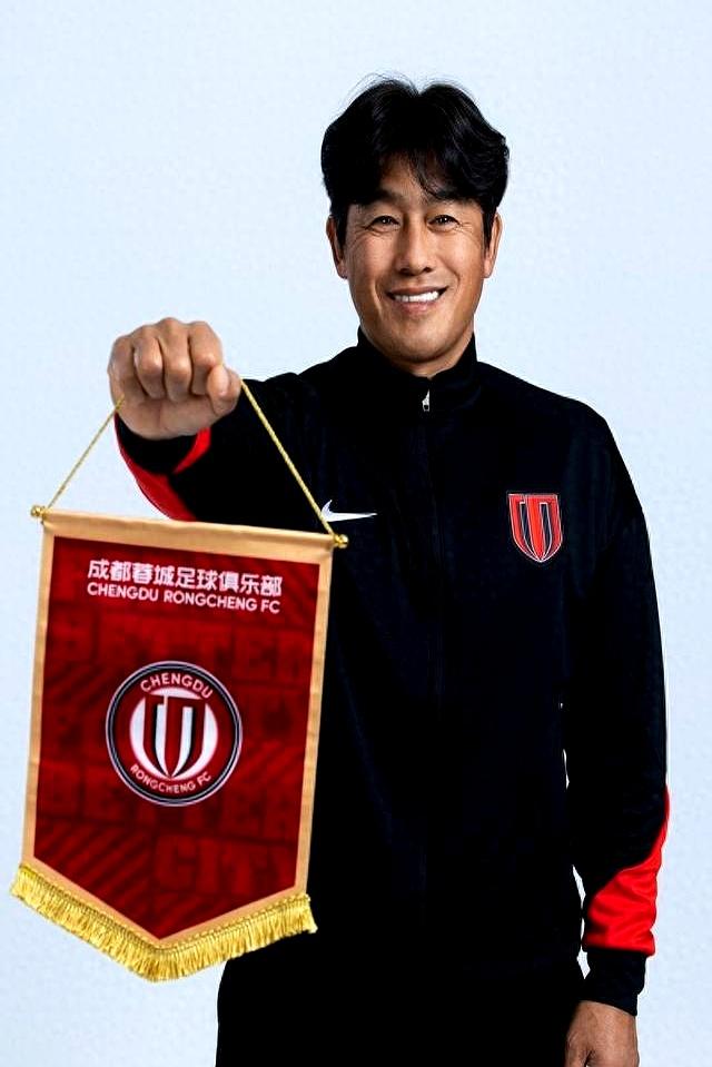 包含成都蓉城内部会议纪要流出——今晨伤情更新，意甲使命明确，资深球员宣示担当的词条