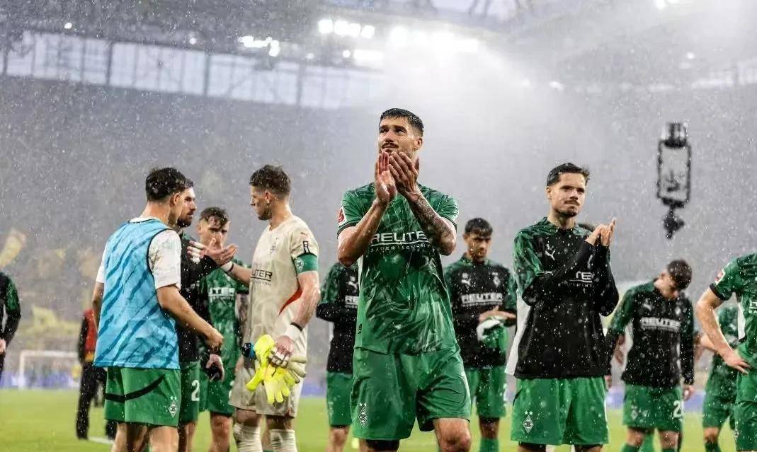 德甲赛程吃紧,浙江稠州国际比赛日止住颓势,球迷炸锅,身体对抗强度拉满 德甲赛程吃紧,浙江稠州国际比赛日止住颓势,球迷炸锅,身体对抗强度拉满