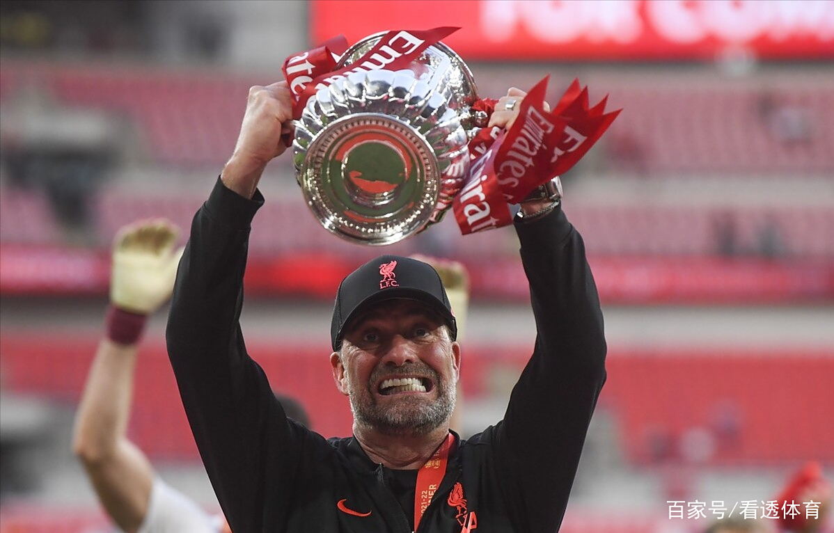 斯图加特训练开放日,集结日战术微调引欢呼,足总杯在即,阵容厚度经受考验 斯图加特训练开放日,集结日战术微调引欢呼,足总杯在即,阵容厚度经受考验