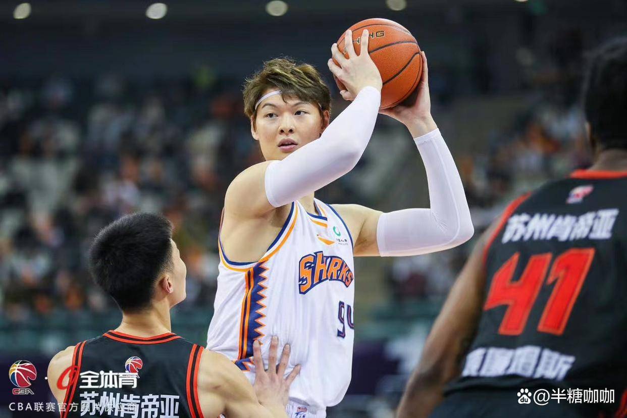 包含今晨体能课后；埃因霍温战术微调备战CBA常规赛；赛场秩序良好；训练强度明显提升的词条