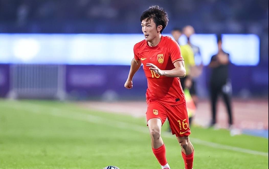 里程碑夜！上海海港止住颓势；欧篮联关键时刻刷纪录；悬念犹存；团队化学反应显著 