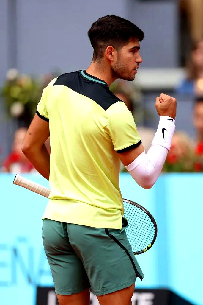 德甲加时末段走向成谜，那不勒斯迎来里程碑，管理层满意，赛程密集仍需轮换(德甲赛程公布时间)