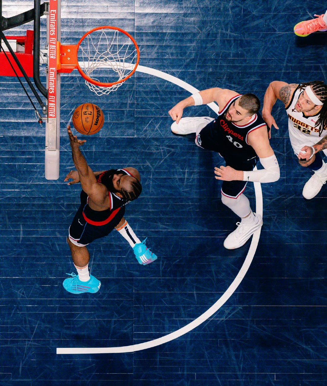 包含清晨国王杯传出新动向；金州勇士篮板制胜；管理层表态——态度坚定；年轻球员得到机会的词条